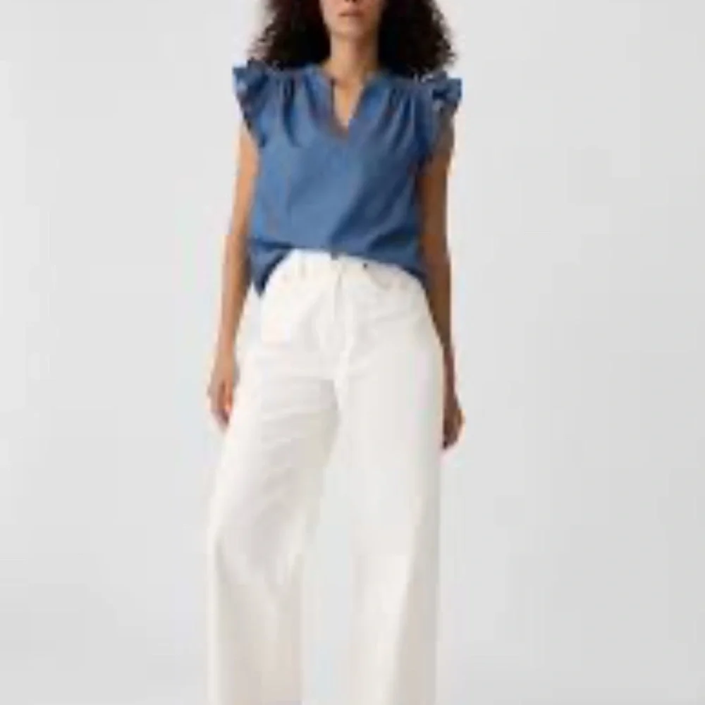 GAP Chambray Blue Ruffle Sleeve Top - Picture 3 of 10